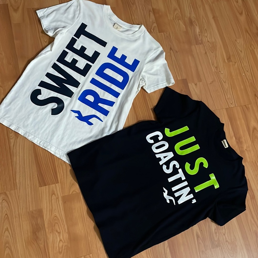 Great Hollister tee bundle ☀️
